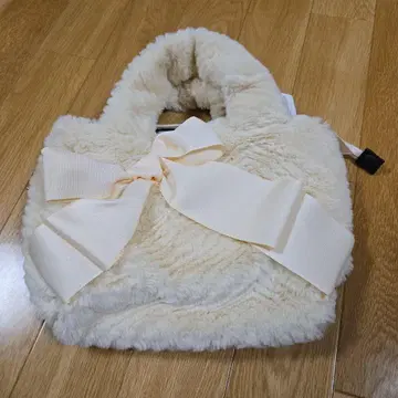 M's Gracy 아이보리 퍼 숄더백