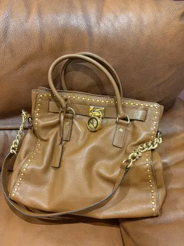 마지막 가격 인하 마이클코어스 스터드 숄더백