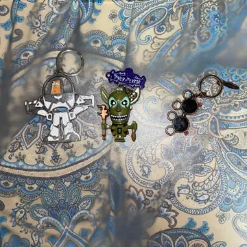 해당 상품은 전 여자친구에게 받은 3점 키링입니다