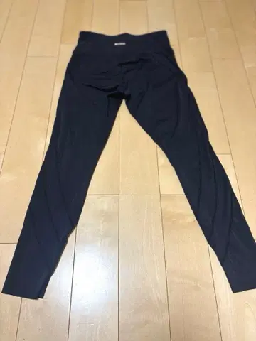 AUMNIE 아뮤니 블랙 레깅스