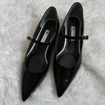 컨디션 최상 DIANA 블랙 스틸레토 플랫슈즈 23.5