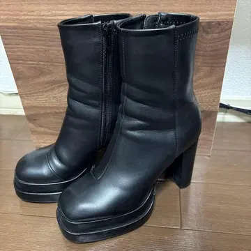 [ 23.0 ] 키다리 아저씨 통굽 힐업 부츠 블랙 청키힐