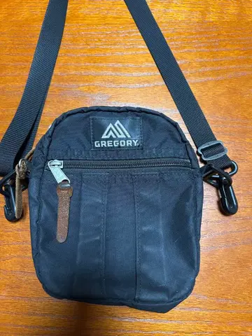 GREGORY 블랙 숄더백