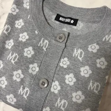 새상품급 MARY QUANT 모노그램 자카드 하이 게이지 가디건