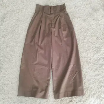 LOUNIE 턱 와이드 크롭 팬츠 루니 모카 브라운 베이지