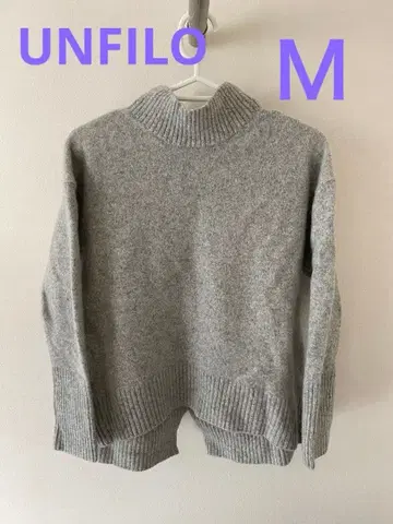 그레이 하이넥 니트 스웨터