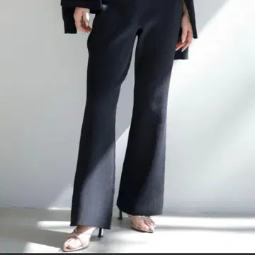 아뉴앙스 세미 플레어 리브 니트 팬츠