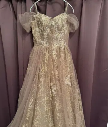 컬러 드레스 베이지/그린 계열 오프숄더 연주회용 드레스