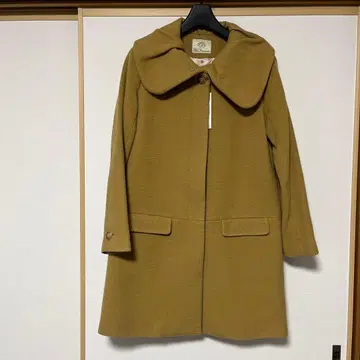 clear impression 머스타드색 큰 옷깃의 롱 코트