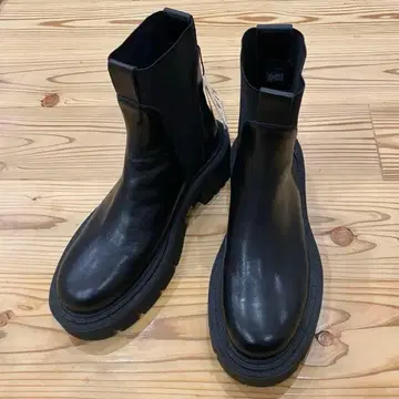 ZARA 블랙 사이드 고어 부츠 트랙 밑창