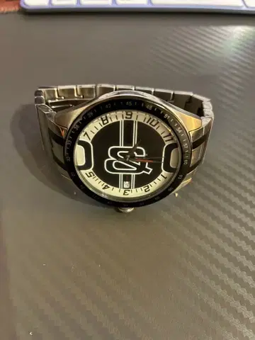 D&G 라운드 페이스 시계 블랙/실버