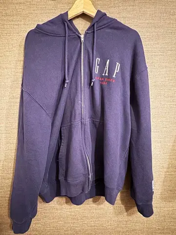 GAP 30주년 기념 후드티