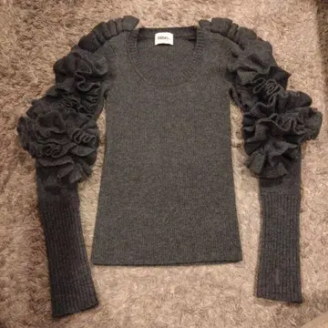 Bibiy 프릴이 달린 그레이 긴팔 니트