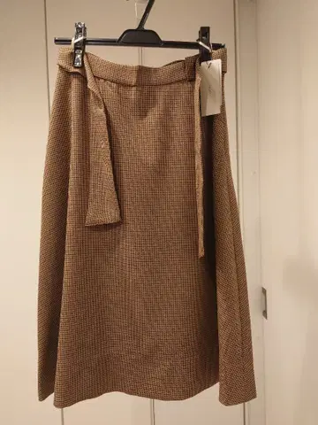 브라운 격자 무늬 플레어 스커트