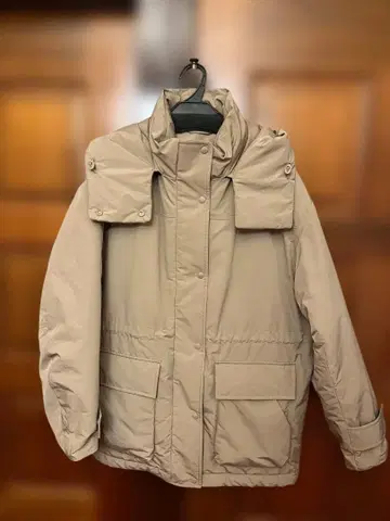 UNIQLO 베이지 다운 자켓 후드 부착