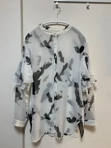 beauty&youth 프린트 프릴 슬리브 셔츠 워셔블