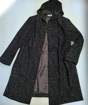 여성복 브랜드 후드 부착 롱 코트 짜임 무늬