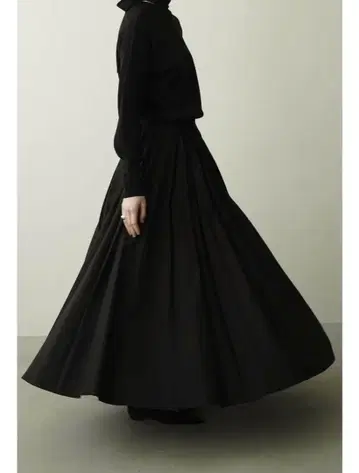 [ 새상품 ] 클라네 볼륨 맥시 스커트 롱 플레어 블랙 S