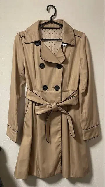 베이지 트렌치코트 더블 브레스트 리본 포함 아우터 코트