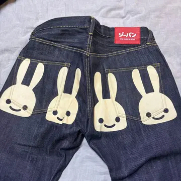 [컨디션 최상] CUNE 토끼 프린트 데님 청바지