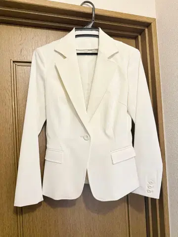 화이트 테일러드 자켓