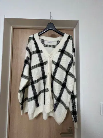 ZARA 체크 무늬 가디건