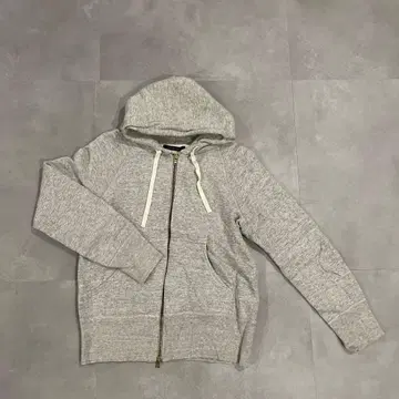 그레이 후드 부착 집업 후드티