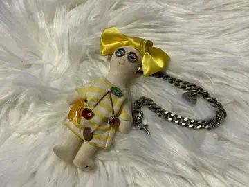 인형 참 스트라이프의 옐로우 컬러 드레스