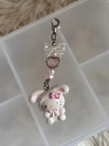 헬로키티 시크릿 스트랩 토끼