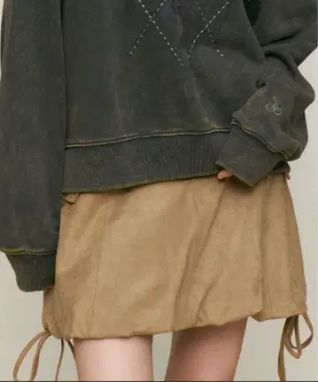 키르시 컬렉션 스웨이드 호박 스커트