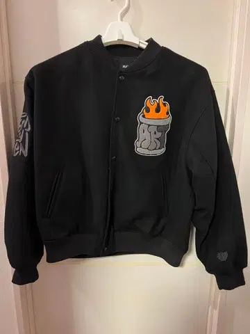 [ 컨디션 최상 ] XLARGE 바시티 자켓 블랙 XL 그래피티 자수