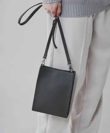 블랙 가죽 숄더백