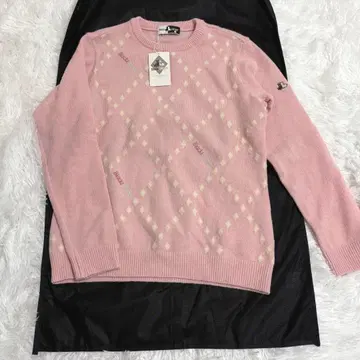 정가 3만 미사용 새상품 black&white 핑크 스웨터 골프웨어