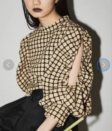 완전 새상품급 todayful 오픈 숄더 자카드 블라우스