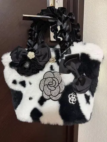 [ 새상품 미사용 ] LOVELY 소 패턴 인조 모피 토트백