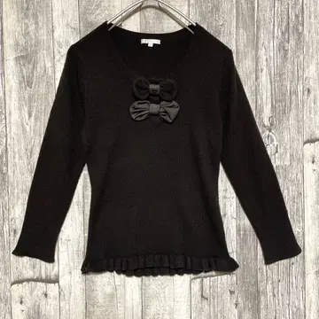 투 비 시크 [새상품급] 리본 포함 블랙 긴팔 니트
