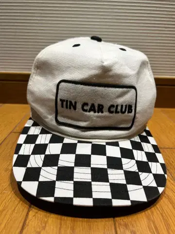 WEIRD 체커 패턴 캡