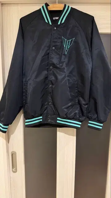 MT 한정판 바시티 자켓