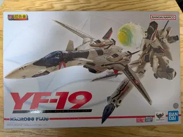 반다이 DX 초합금 YF-19 마크로스 플러스