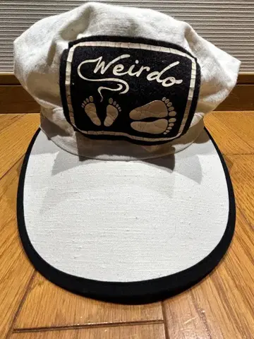 WEIRD 화이트 캡