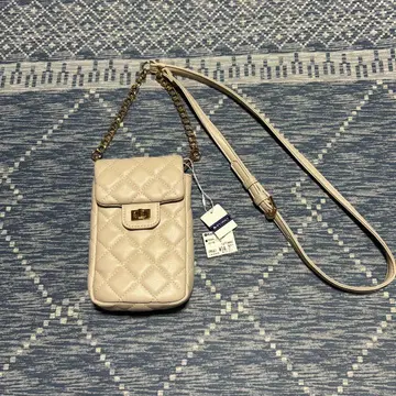 엠즈 그레이시 퀼팅 아이보리 스마트폰 숄더백 택 포함 새상품
