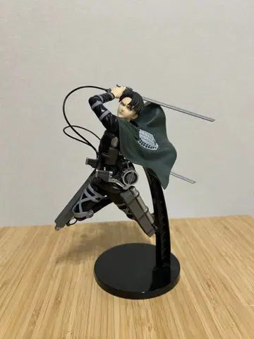 진격의 거인 리바이 피규어 1번 복권