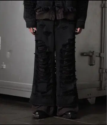 [ GRANCY ] 맨투맨 도킹 디자인 데미지 배기 데님 팬츠