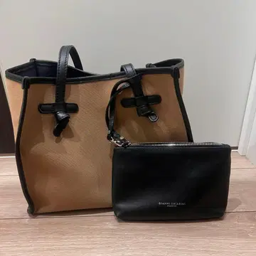GIANNI CHIARINI 라이트 브라운과 블랙의 토트백과 파우치 부속