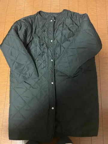 블랙 퀼팅 보아 롱 코트