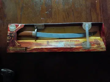 캐리비안의 해적 등장인물, 중국의 해적 사오 펜 선장의 검 완구.