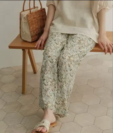 어반 리서치 도어즈 꽃무늬 쉬폰 팬츠 M