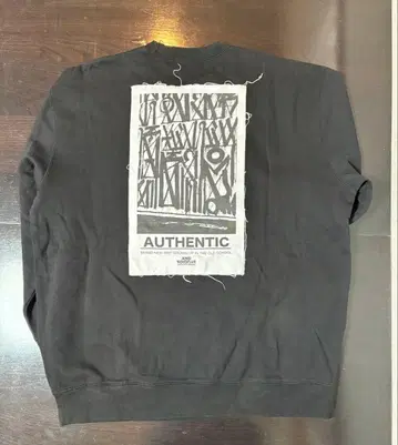 SATELLITE DESIGN 블랙 맨투맨