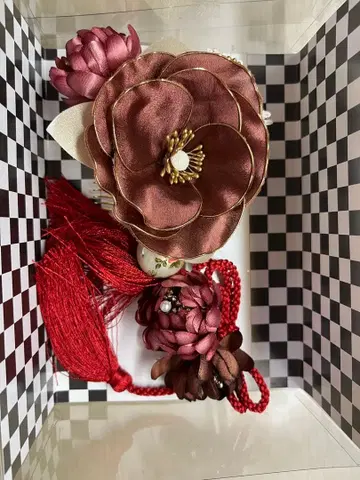 성인식 꽃 장식 빨간색 계열