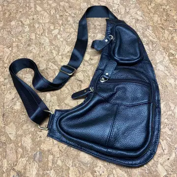 가죽 바디백 블랙